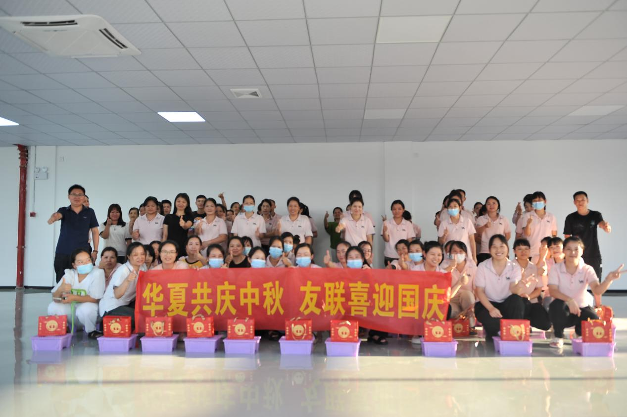 Người dân Trung Quốc đón Tết Trung thu và Yoly cùng nhau đón Quốc khánh